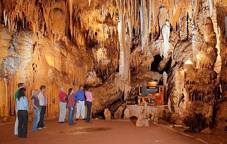 Luray Caverns today, Colorfulplaces.com.